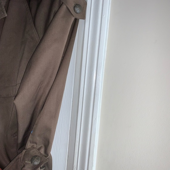 Gorgeous All-Weather Coat, Size 2 Petite - Picture 9 of 13